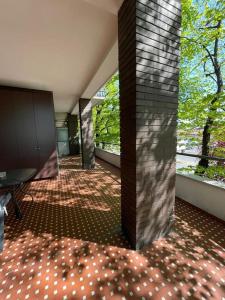 Balkón alebo terasa v ubytovaní TERRACE HOUSE appartamento mq 80 adiacente ospedale e clinica