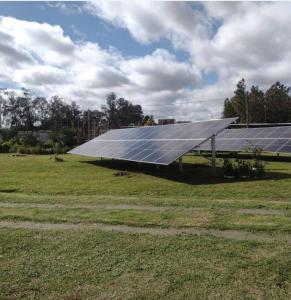 a group of solar panels on top of a field at Pousada das Palmeiras in Pelotas