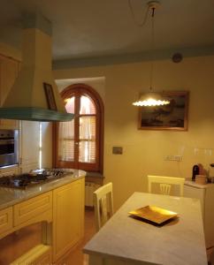 Kuchyň nebo kuchyňský kout v ubytování San Bartolomeo Suite