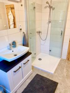 a bathroom with a sink and a shower at Ferienhaus Harzblick in Meisdorf