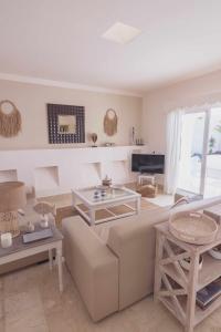 Posedenie v ubytovaní Villa Tiguaro Piscina Climat Jacuzzy AC Villa 9 12