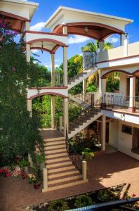 a large house with stairs in front of it at Hotel Plaza Yat Balam Anexo in Copán Ruinas