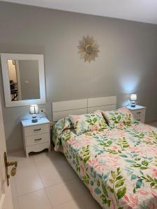 a bedroom with a bed and a mirror on the wall at Apartamento en Costa Adeje in Adeje
