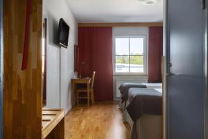 a hotel room with two beds and a window at Sure Hotel by Best Western Dalhall in Åmål