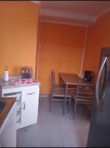 Kuchyňa alebo kuchynka v ubytovaní Departamento interior, La Serena
