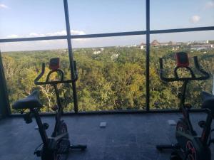 a gym with two exercise bikes in front of a window at Estudio súper cómodo acogedor y tranquilo in Tulum