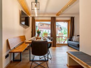 Televízia a/alebo spoločenská miestnosť v ubytovaní AlmApARTment Mauterndorf Pichl 8-1