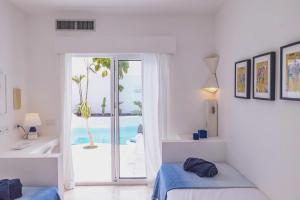 Bazén v ubytovaní Villa Guajara Piscina Climatiz Jacuzzi Villa 714 alebo v jeho blízkosti