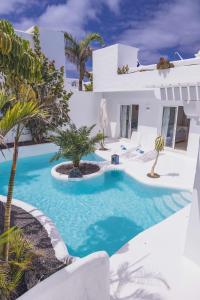 Bazén v ubytovaní Villa Guajara Piscina Climatiz Jacuzzi Villa 714 alebo v jeho blízkosti