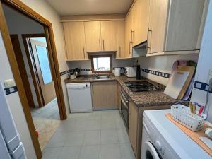 Kuchyňa alebo kuchynka v ubytovaní Apartamento Paraiso Lido + 14 fotografií