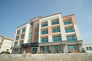 Tòa nhà nơi the country house tọa lạc