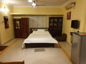 Ένα ή περισσότερα κρεβάτια σε δωμάτιο στο Anchorage - Mesmerizing villa with lawn, BB court