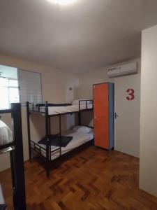 Soul Hostel Av Paulista Bela Vista 2客房内的一张或多张床位