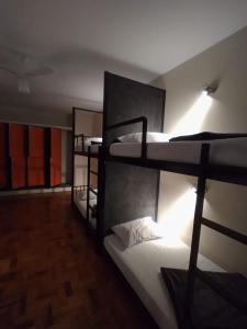 Soul Hostel Av Paulista Bela Vista 2客房内的一张或多张床位