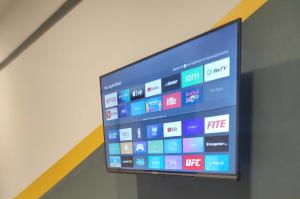 TV a/nebo společenská místnost v ubytování Smile Hotel Seri Kembangan