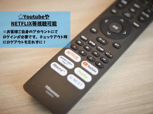 本部Marea Resort Motobu的坐在桌子顶上的遥控器 更多37张照片