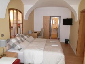 Televízia a/alebo spoločenská miestnosť v ubytovaní Apartments and Suites Kremnica