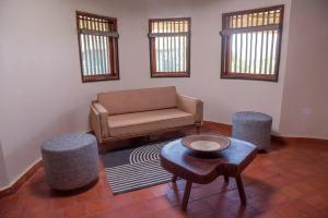 Χώρος καθιστικού στο Tilenga Safari Lodge