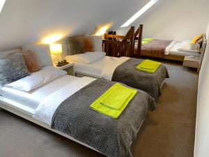 Ένα ή περισσότερα κρεβάτια σε δωμάτιο στο Apartman TULANIE 62 Kamzik Donovaly 2 IZBOVY Mezonet Deluxe parkovanie v podzemnej garáži ZDARMA