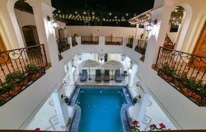 an overhead view of a swimming pool in a building at GRAN HOTEL VICTORIA in Rivas