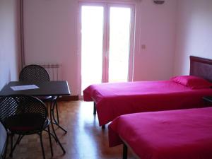 Säng eller sängar i ett rum på HI Ofir – Pousada de Juventude