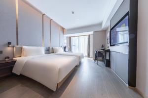 Postel nebo postele na pokoji v ubytování Atour Hotel Xiaolan Zhongshan