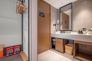 a bathroom with a sink and a mirror at Atour Hotel Jiaojiang Taizhou in Taizhou +19 photos