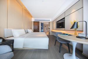 TV a/nebo společenská místnost v ubytování Atour Hotel Xiaolan Zhongshan