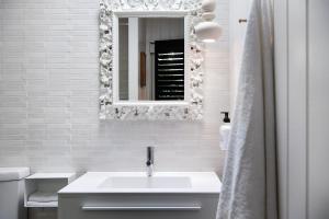 Ένα μπάνιο στο Harts Lane Haus- outdoor entertainer, pet friendly