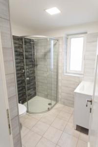 Koupelna v ubytování MYKONOS APARTMAN