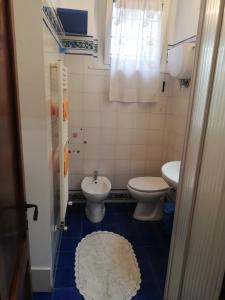a bathroom with two toilets and a sink at La casina di Assisi in Assisi