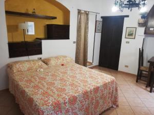 a bedroom with a bed and a table and a chair at La casina di Assisi in Assisi