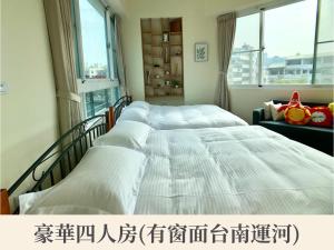 Een bed of bedden in een kamer bij New Color River
