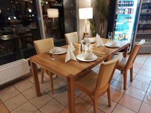 a wooden table with chairs around it in a restaurant at Hotel Galion in Gdańsk