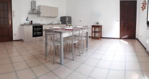 Kuchyň nebo kuchyňský kout v ubytování appartamento trieste