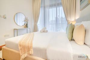 Postel nebo postele na pokoji v ubytování Coastal 1BR at Iris Blue Dubai Marina by Deluxe Holiday Homes