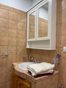 a bathroom with a sink and a medicine cabinet at Casa Tortuga 1era linea de playa in Alcalá