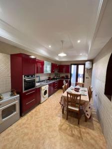 Kjøkken eller kjøkkenkrok på Superbe appartement avec parking gratuit