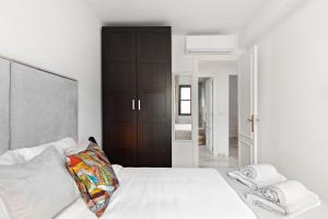 Posteľ alebo postele v izbe v ubytovaní 3 bedroom apartment in the heart of Puerto Banús