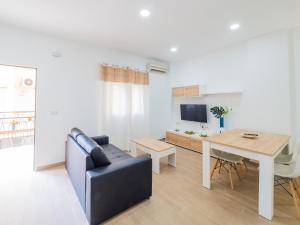 Televízia a/alebo spoločenská miestnosť v ubytovaní Cubo's Urban Studio Turisbelen