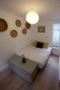 a bedroom with a bed and a table in it at Charming Victorian Townhouse in Oxford Center in Oxford