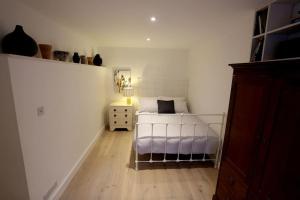 a small bedroom with a bed and a night stand at Charming Victorian Townhouse in Oxford Center in Oxford