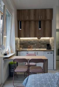 O bucătărie sau chicinetă la New Studio in the city center