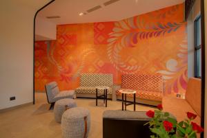 Posezení v ubytování 7 Apple Hotel Nashik + 18 fotografií