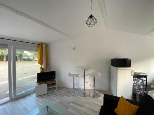 a living room with a couch and a table at Chambre indépendante chez l'habitant in Nîmes