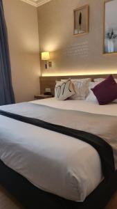 Ein Bett oder Betten in einem Zimmer der Unterkunft Magda Champs Elysées