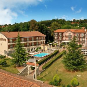 Bazén v ubytování Boutique Hotel Grahor nebo v jeho okolí