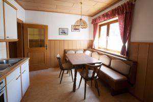 Kuchyňa alebo kuchynka v ubytovaní Hotel Bergkristall