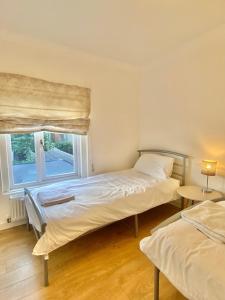 Кровать или кровати в номере EasyRest Spalding - 5 Beds & Free Parking - Central & Quiet Location - 3rd Bedroom Optional - Entire Spacious House