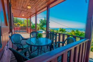 Balkon lub taras w obiekcie House with Private Pool (Aries)